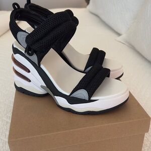 Ash Cosmos Wedge - Size 11/41M